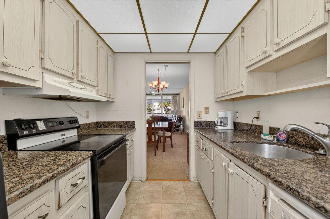 PENTHOUSE HIGHLANDS CONDO - Residential