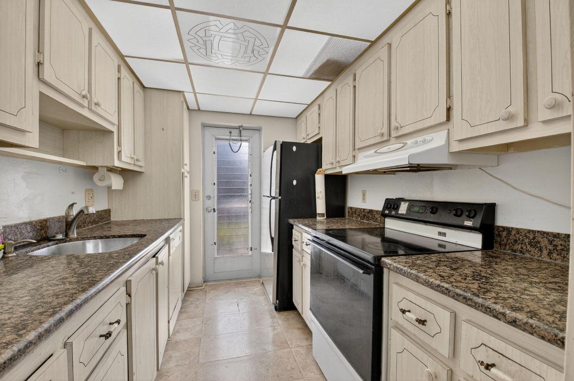 PENTHOUSE HIGHLANDS CONDO - Residential