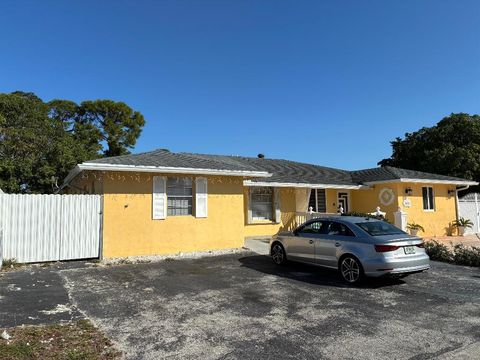 5268 Cannon Way E West Palm Beach FL 33415