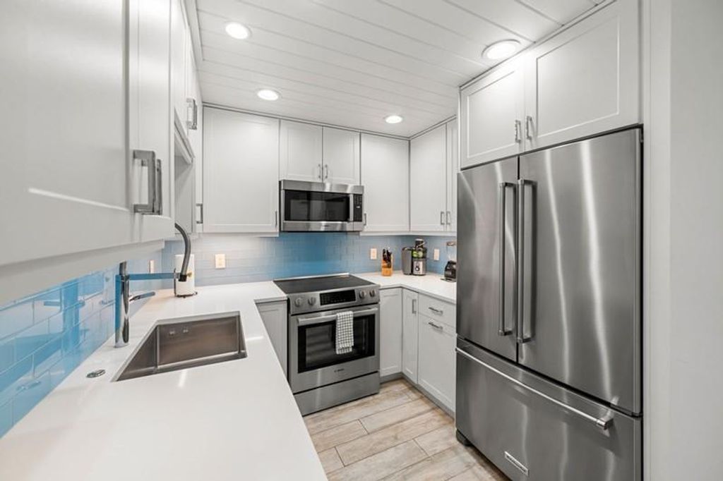 Photo of 218 NE 5th Terrace, Delray Beach, FL 33444 (MLS # F10451950)