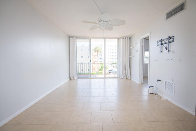301 Croton Avenue 303