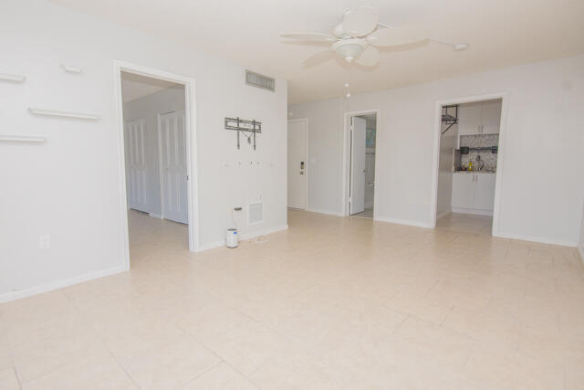 301 Croton Avenue 303