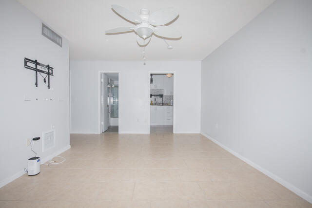 301 Croton Avenue 303