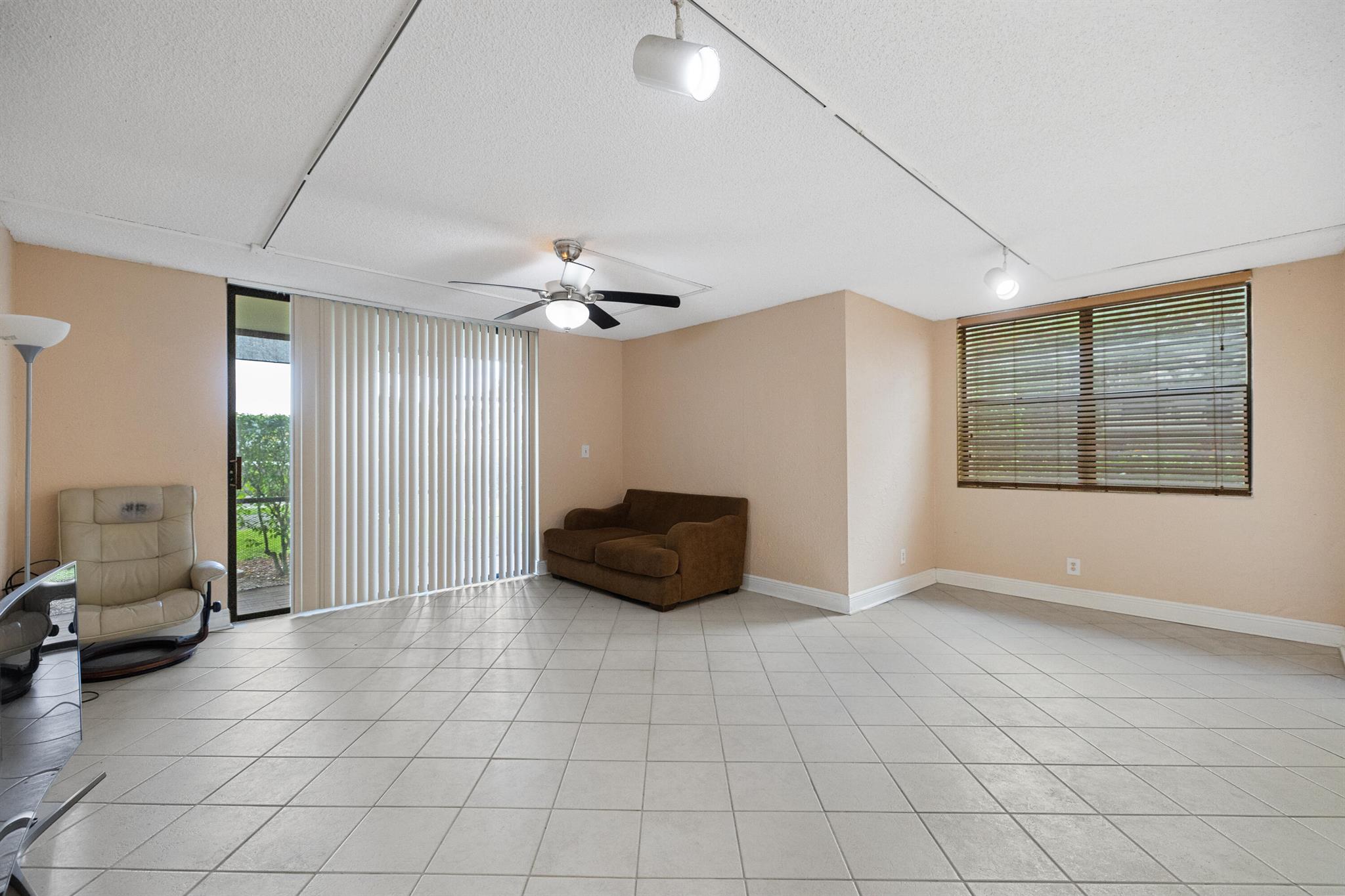 6190 Woodlands Boulevard 111