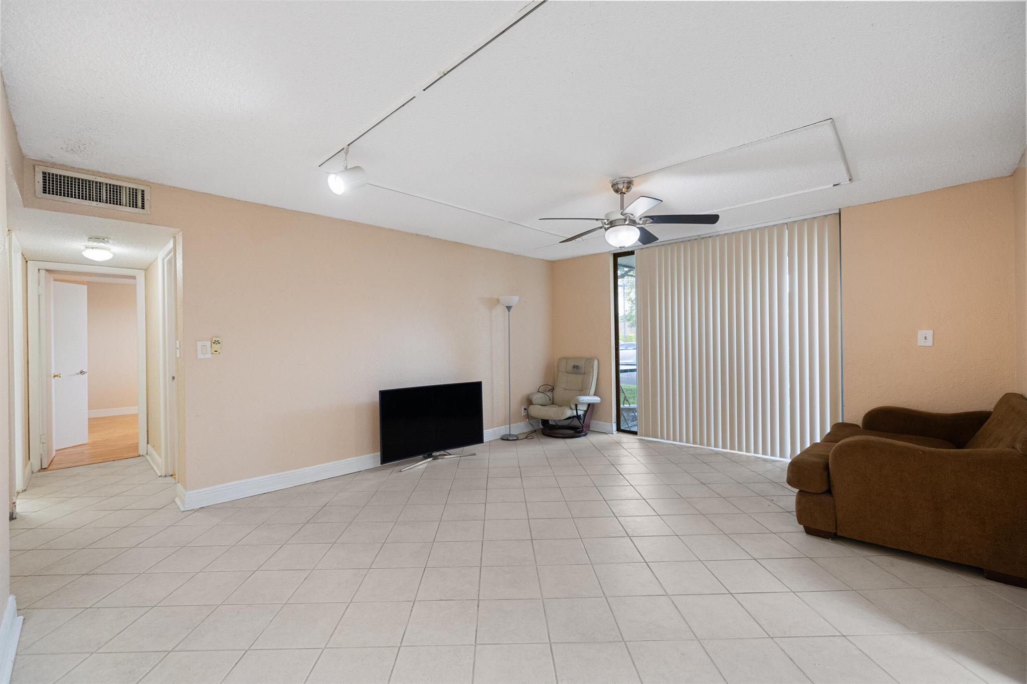 6190 Woodlands Boulevard 111