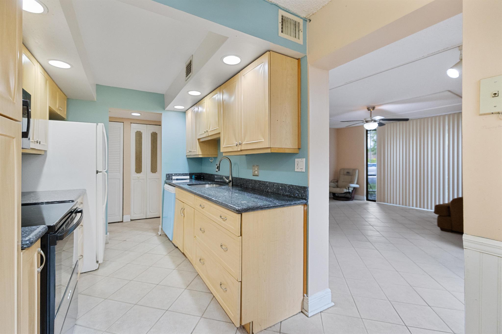 6190 Woodlands Boulevard 111