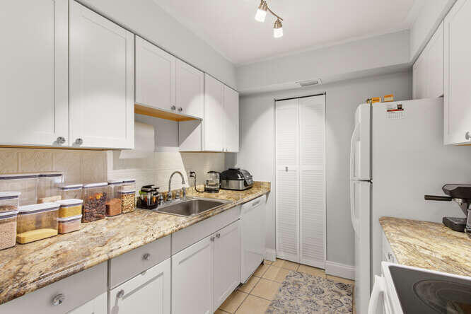 GARDENWAY CONDO - Residential