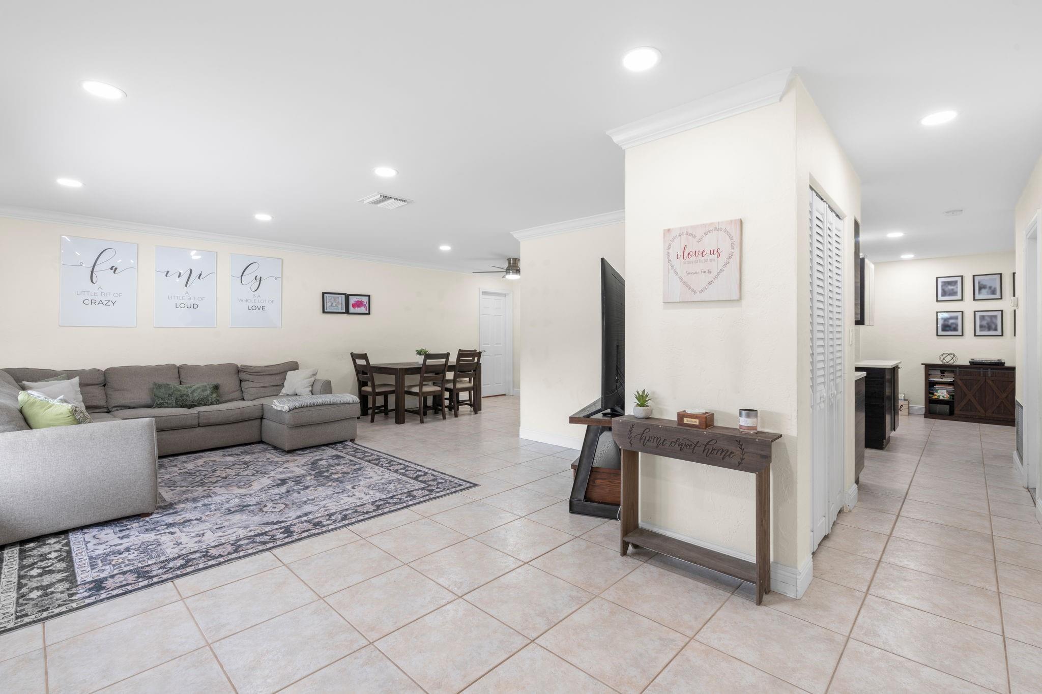 7105 NW 98th Ter