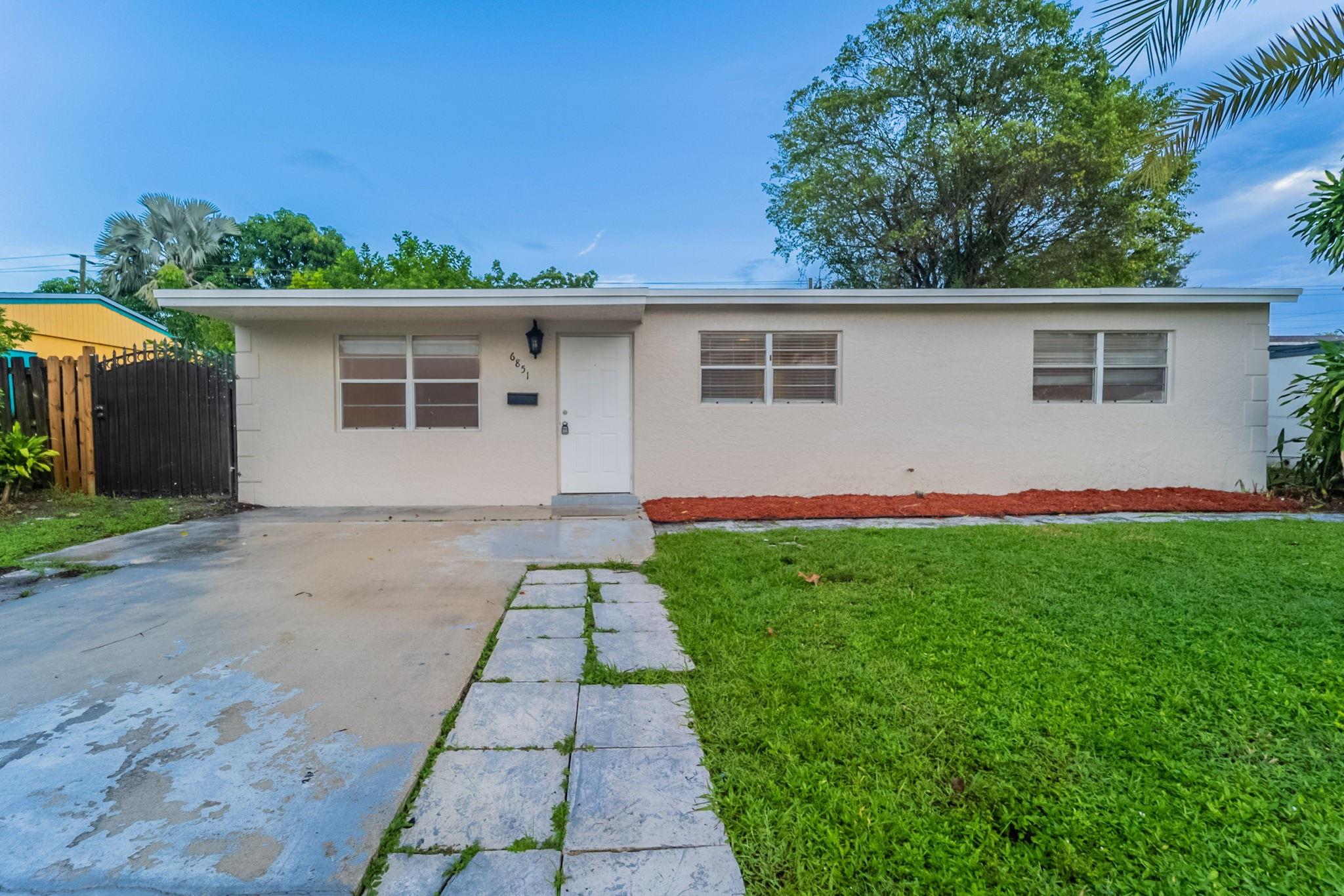 Charming 1-story home featuring 3 bedrooms and 1 bathroom with an open floor plan that maximizes space and comfort. Enjoy a spacious backyard perfect for outdoor activities and entertaining. Do not miss out. Schedule a showing today! One or more photos have been virtually staged.