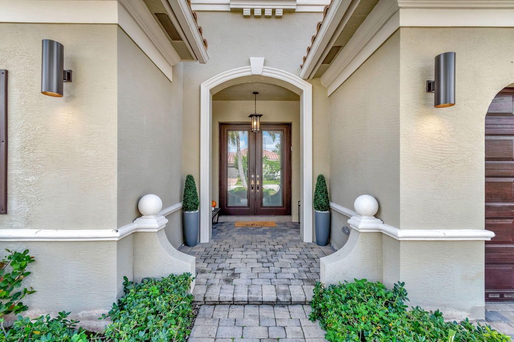 Photo of 9821 Cobblestone Creek Drive, Boynton Beach, FL 33472 (MLS # R11031305)