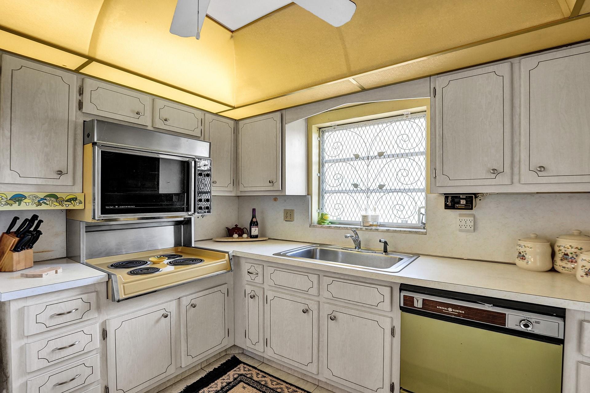 Beverly Hills Condominium - Residential