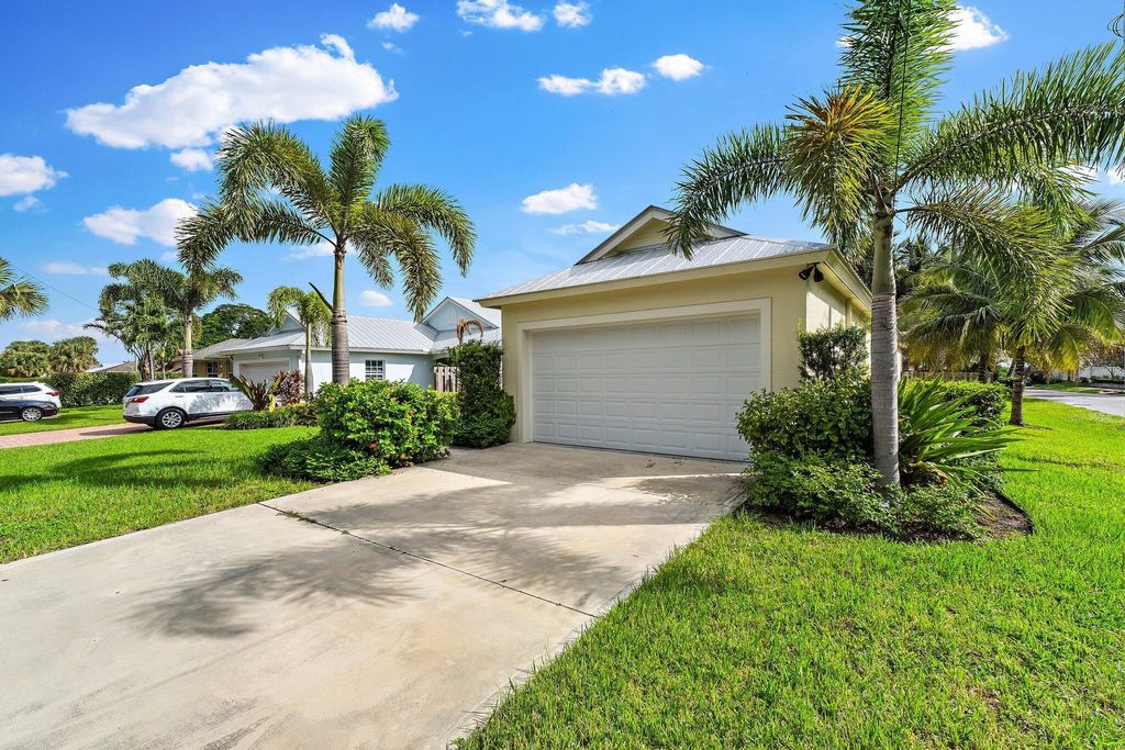 Photo of 17564 Cinquez Park Road W, Jupiter, FL 33458 (MLS # R11136517)