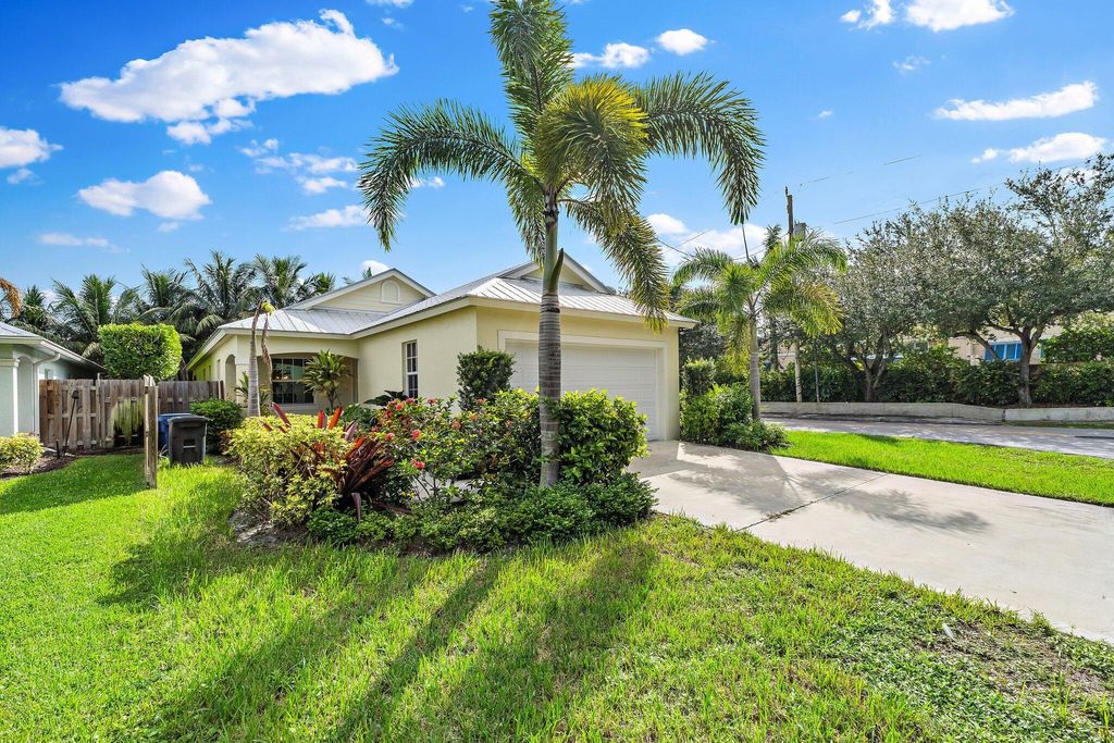 Photo of 17564 Cinquez Park Road W, Jupiter, FL 33458 (MLS # R11136517)