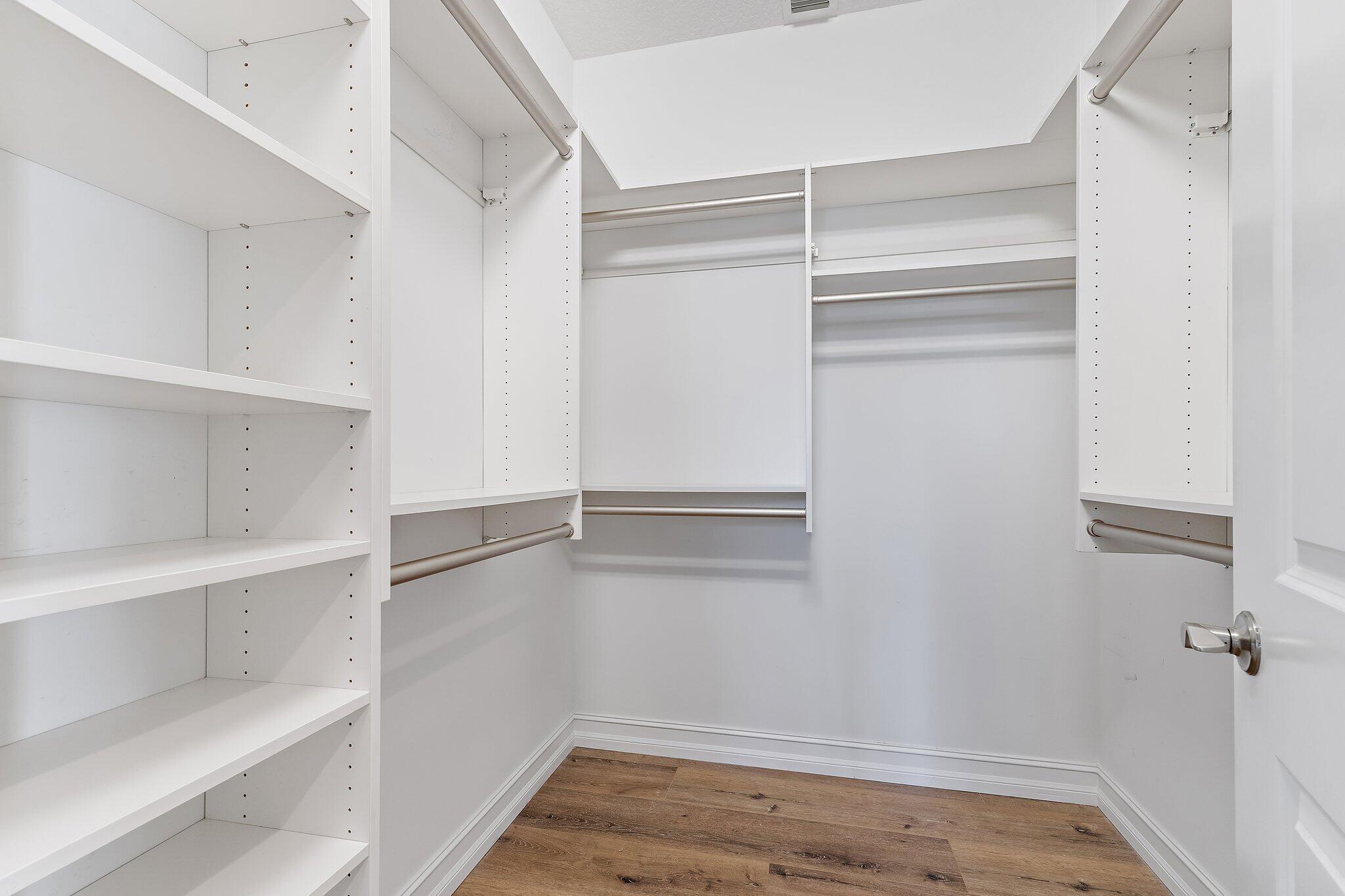 CINQUEZ PARK - Residential