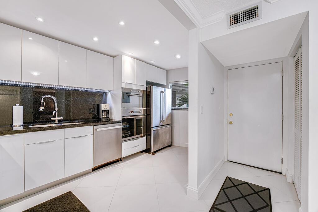 SOUTHGATE CONDO - Residential