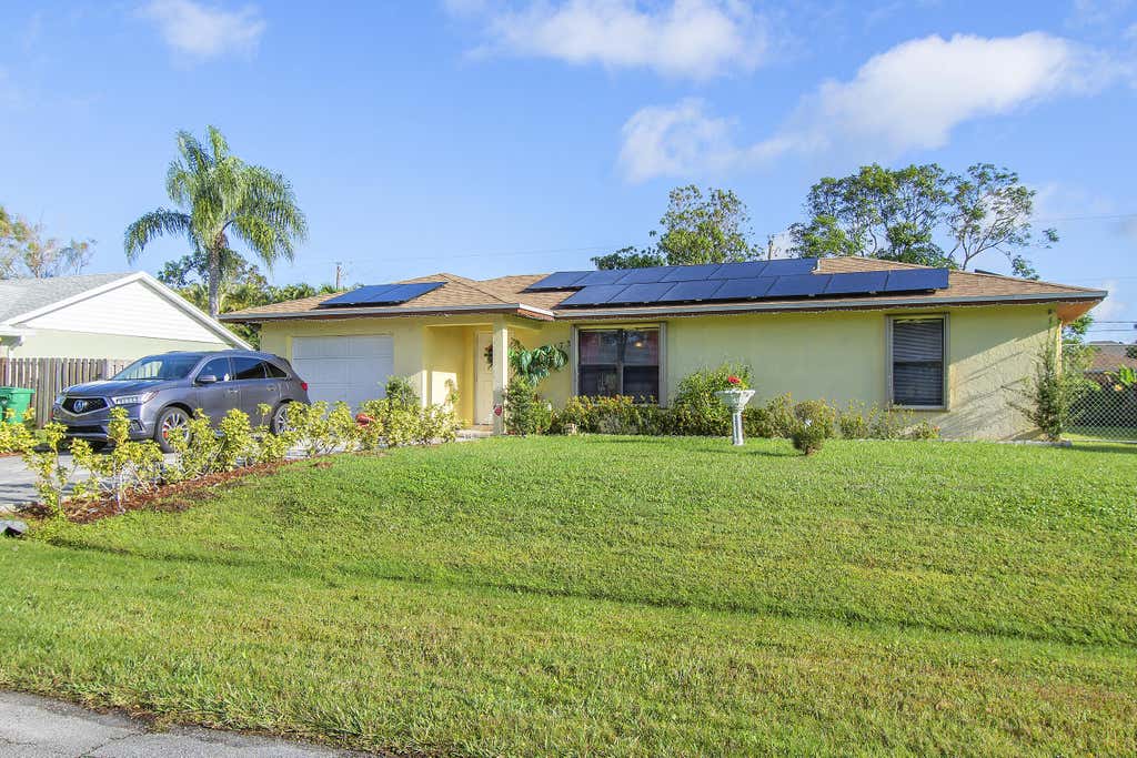 Photo of 2173 SE Gaslight Street, Port Saint Lucie, FL 34952 (MLS # R10944083)