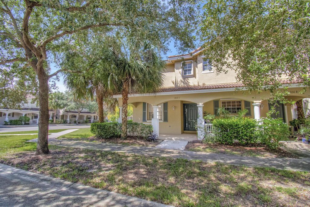 Photo of 1406 W Wickham Circle #C, Delray Beach, FL 33445 (MLS # R11025266)