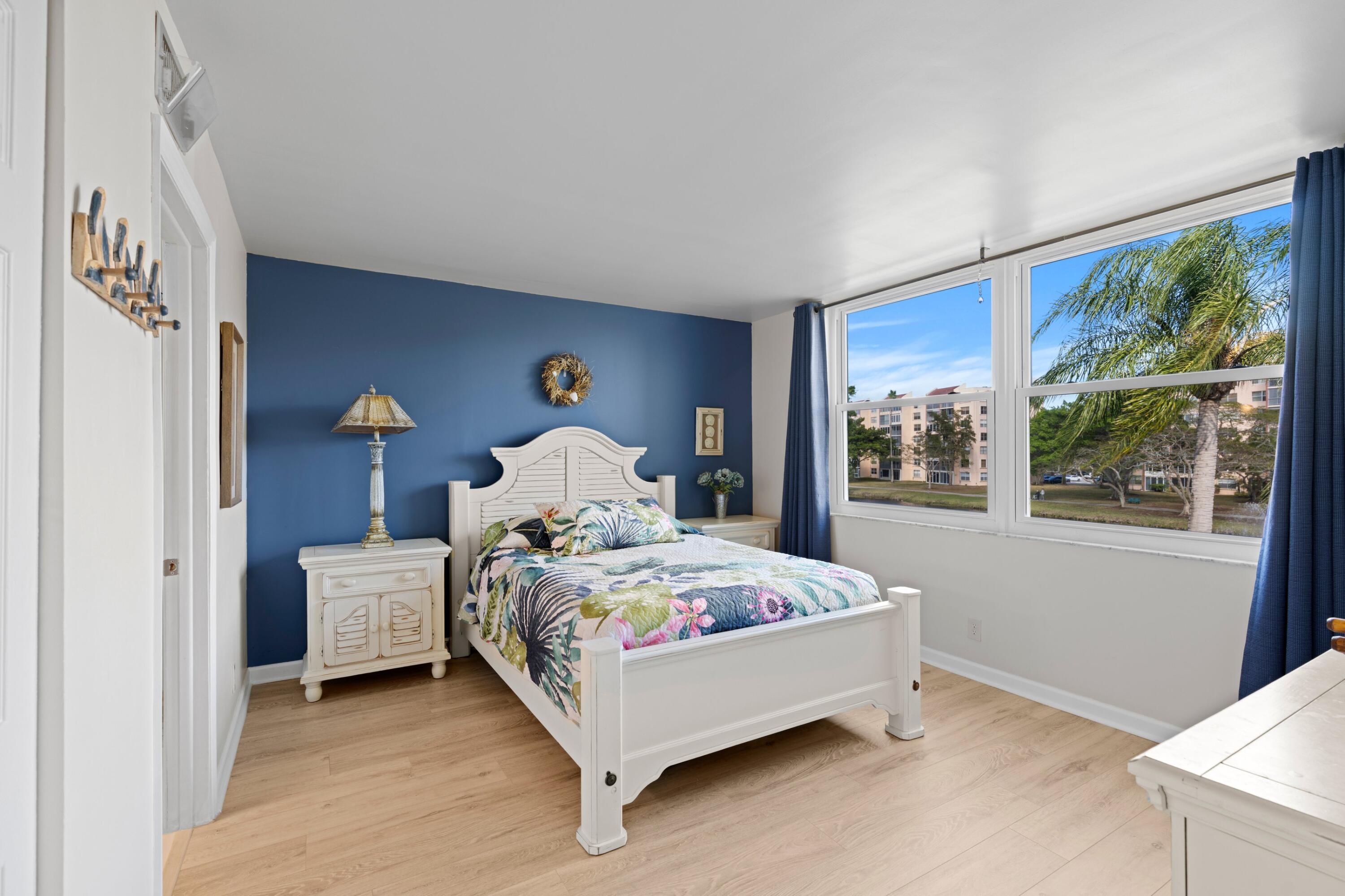 VILLAGES OF ORIOLE ABBEY CONDO - Residential