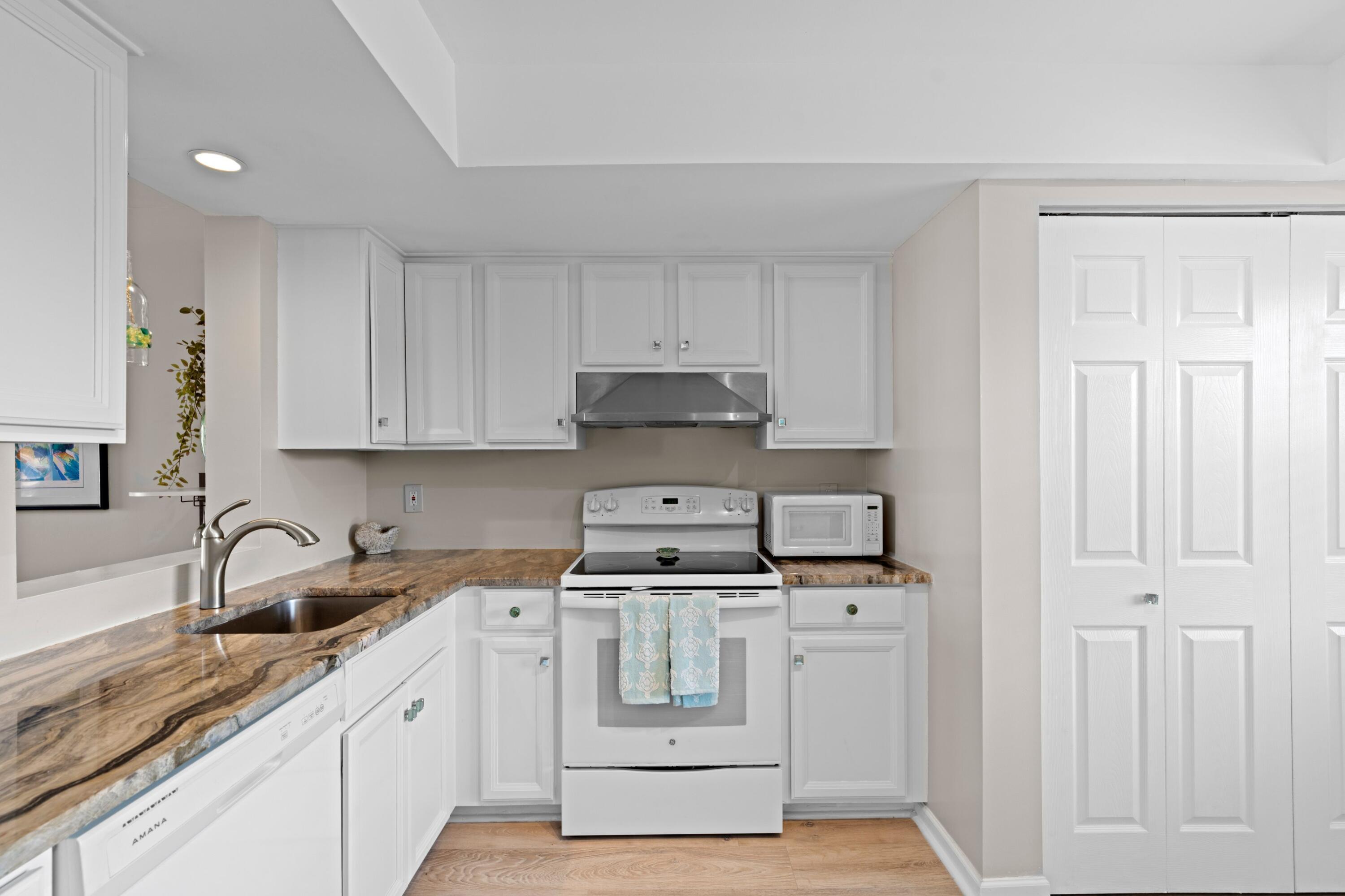 VILLAGES OF ORIOLE ABBEY CONDO - Residential