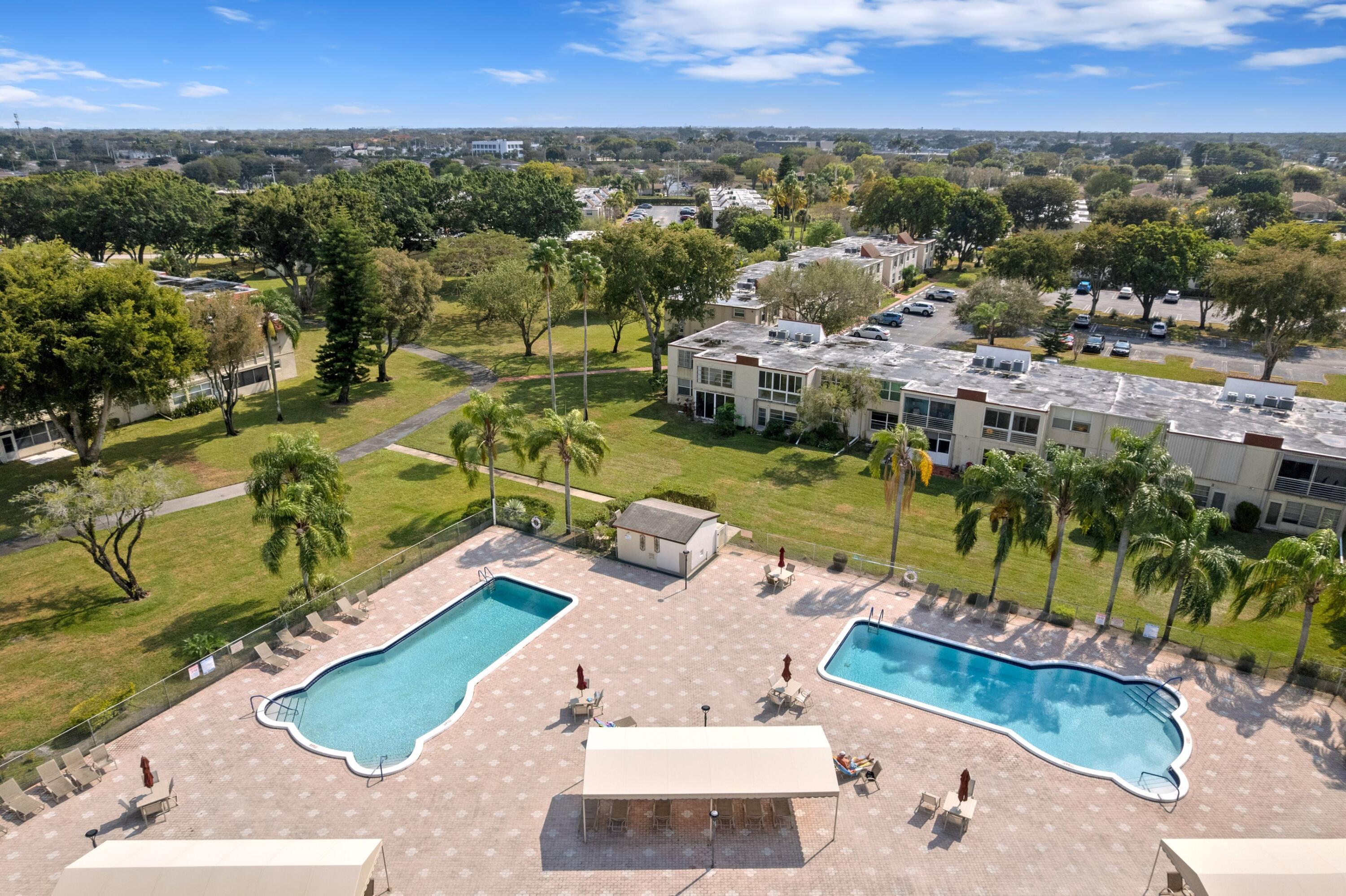 VILLAGES OF ORIOLE ABBEY CONDO - Residential