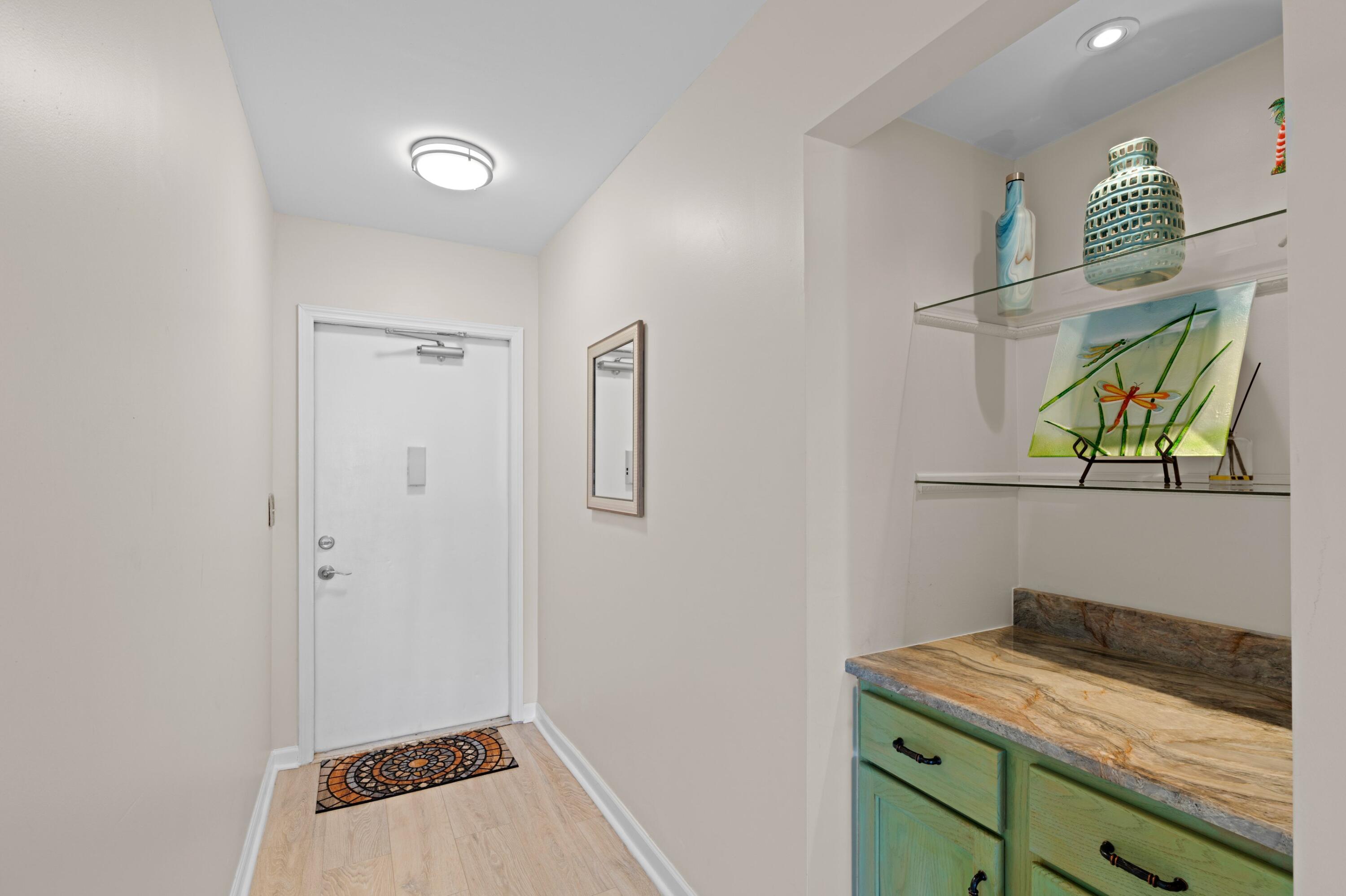 VILLAGES OF ORIOLE ABBEY CONDO - Residential