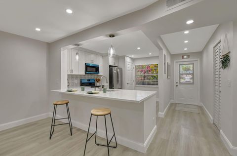 25 Abbey Lane 103 Delray Beach FL 33446