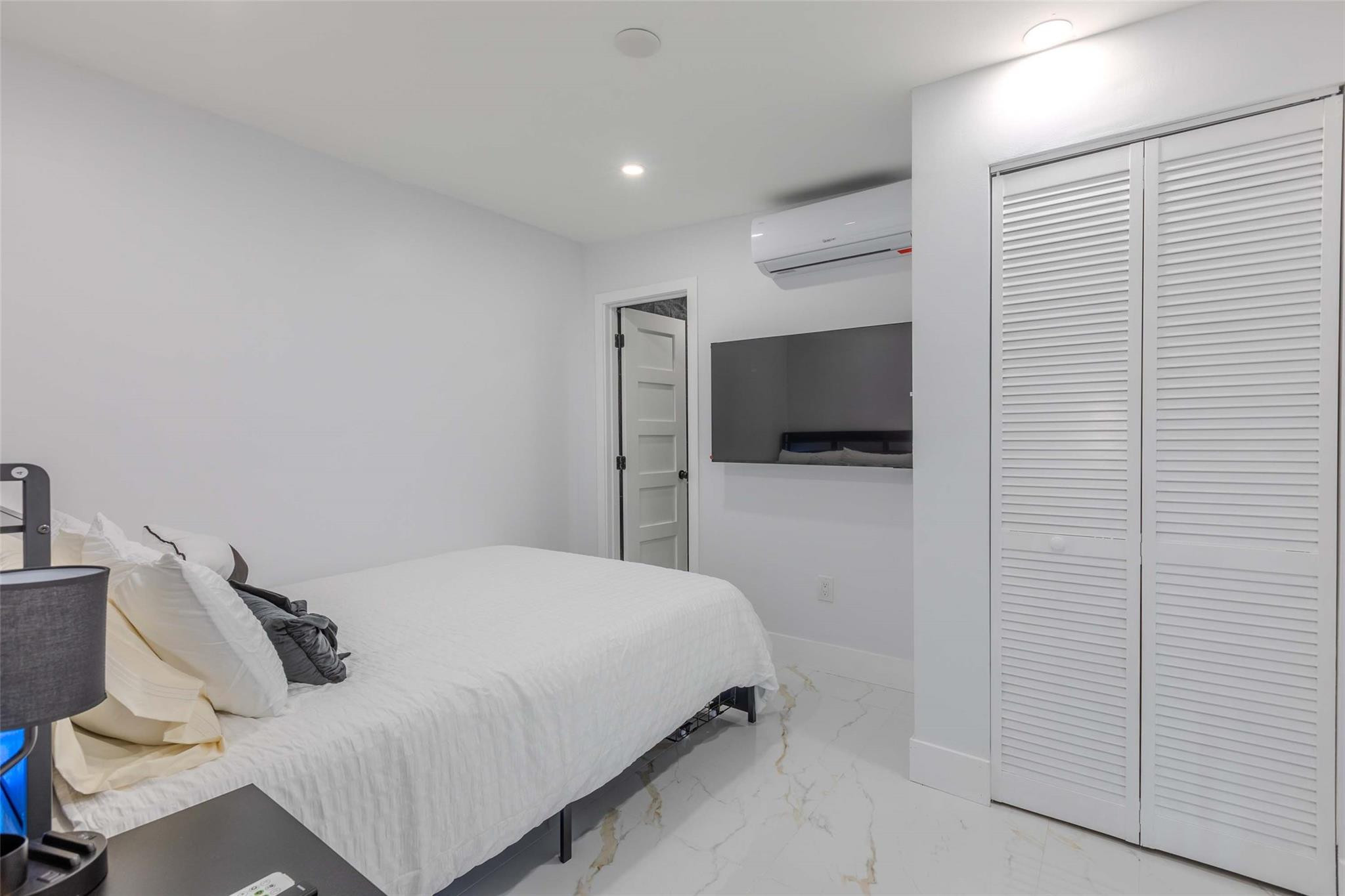 Cranston Terrace 28-14 B - Residential