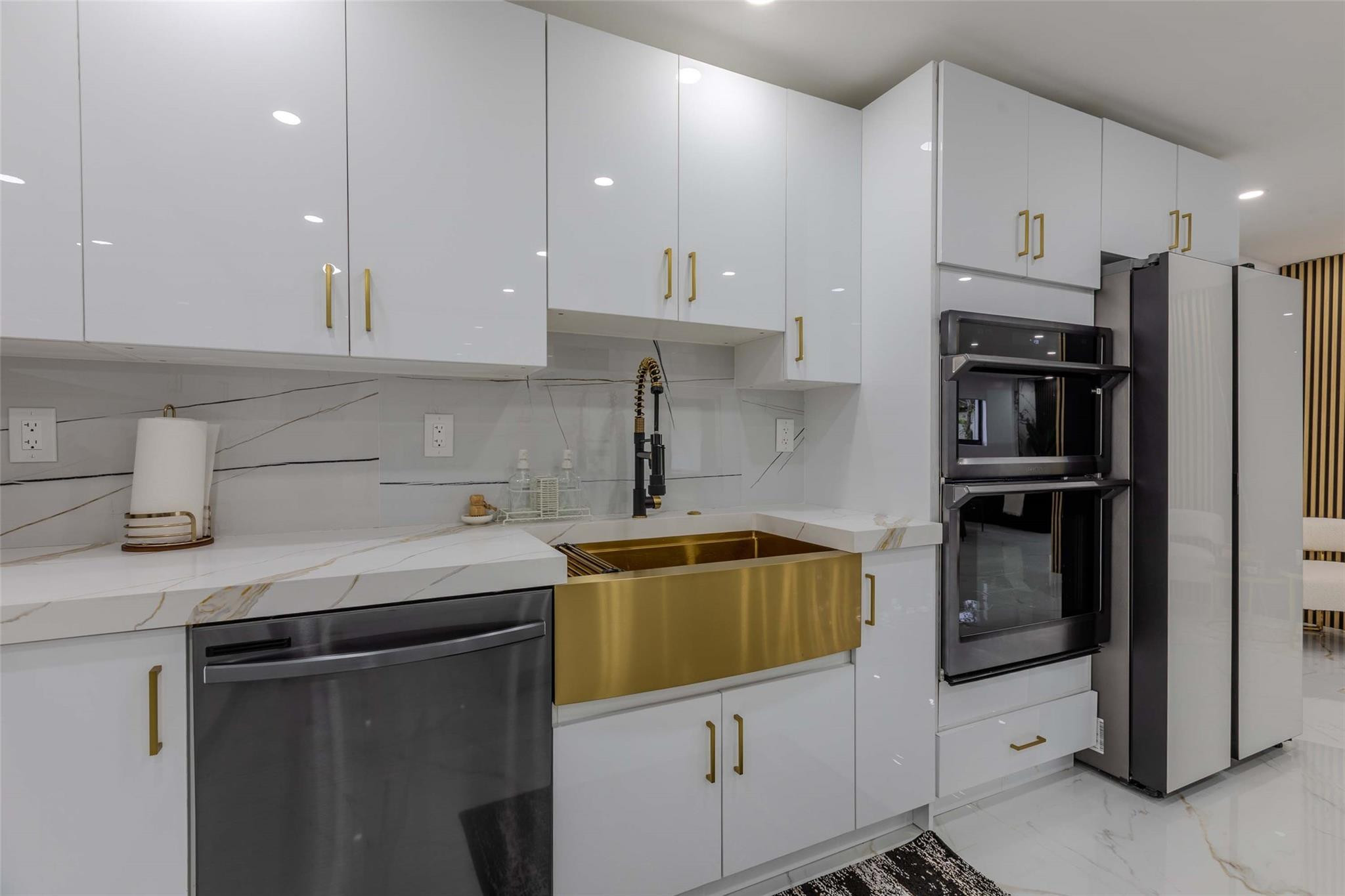 Cranston Terrace 28-14 B - Residential