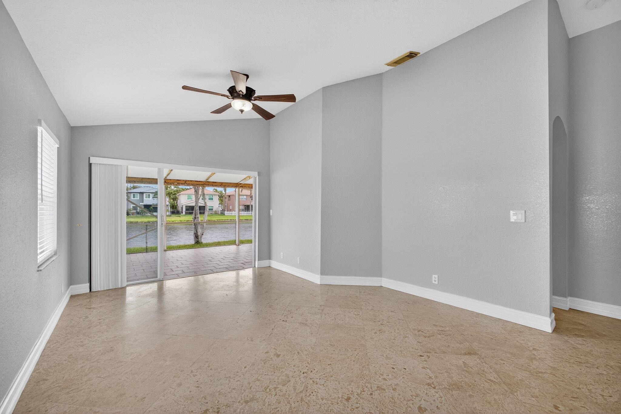 6121 Spring Isles Boulevard