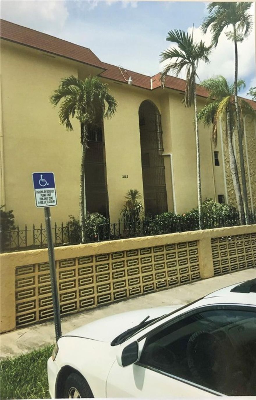 THIS UNIT IS JUST GORGEOUS!!! COMPLETELY RENOVATED, NEW GRANITE TOP KITCHEN, STYLISH NEW BATHROOMS, SPACIOUS ROOMS AND LIVING AREA, FRESHLY PAINTED, IN THE HEART OF NMB!!! CLOSE TO SHOPPING, RESTAURANTS AND MALL. WASHER AND DRYER IN THE BUILDING.