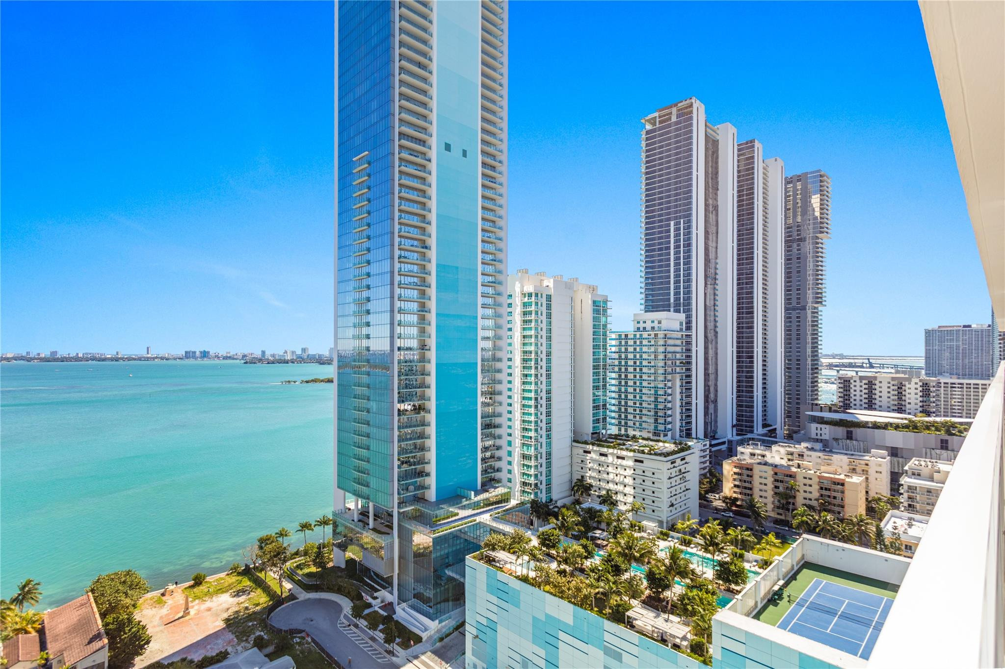 BAY HOUSE - Residential