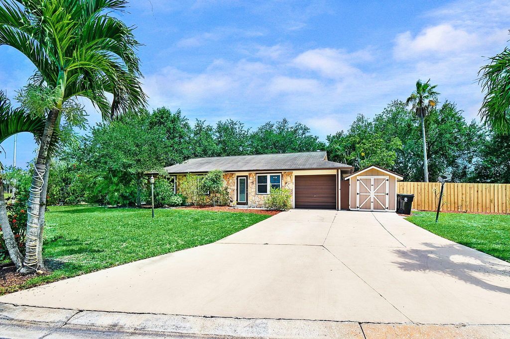 Photo of 1437 SE Vesthaven Circle, Port Saint Lucie, FL 34952 (MLS # R10989578)