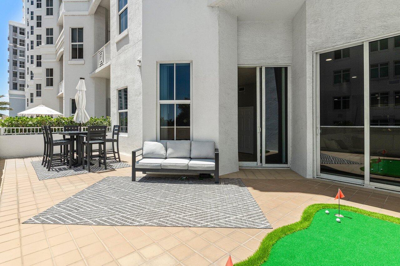 255 Evernia Street 306