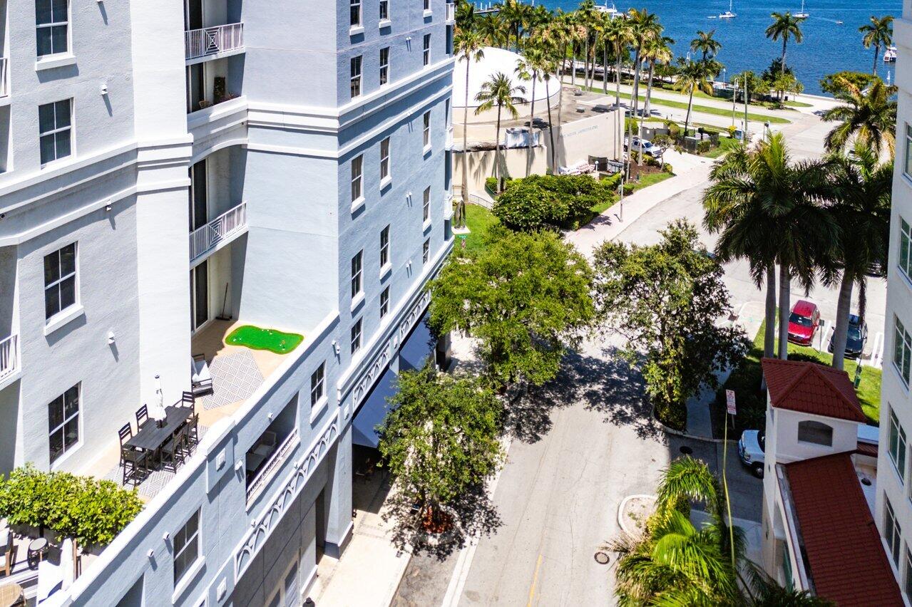 255 Evernia Street 306