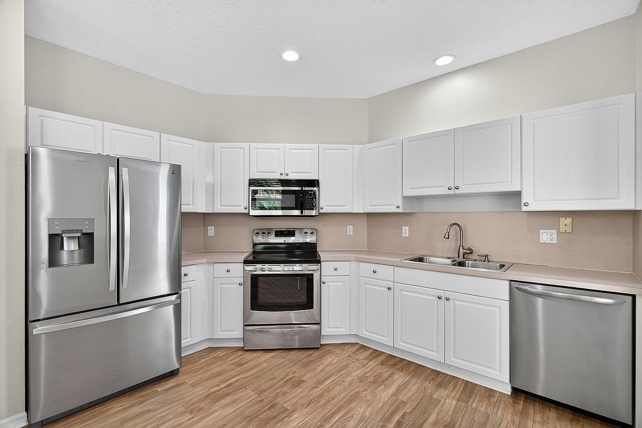 LAKE FOREST POINTE - Residential