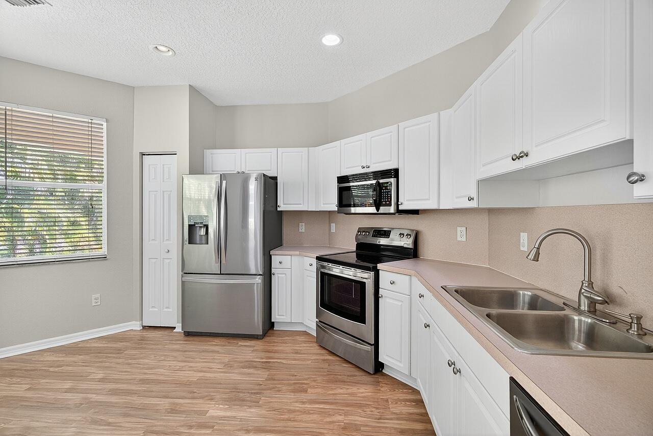 LAKE FOREST POINTE - Residential