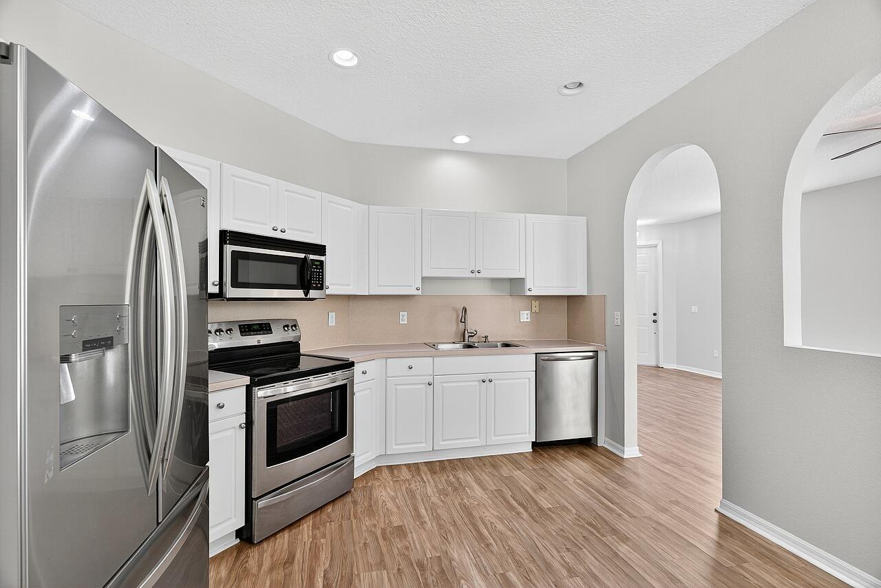 LAKE FOREST POINTE - Residential