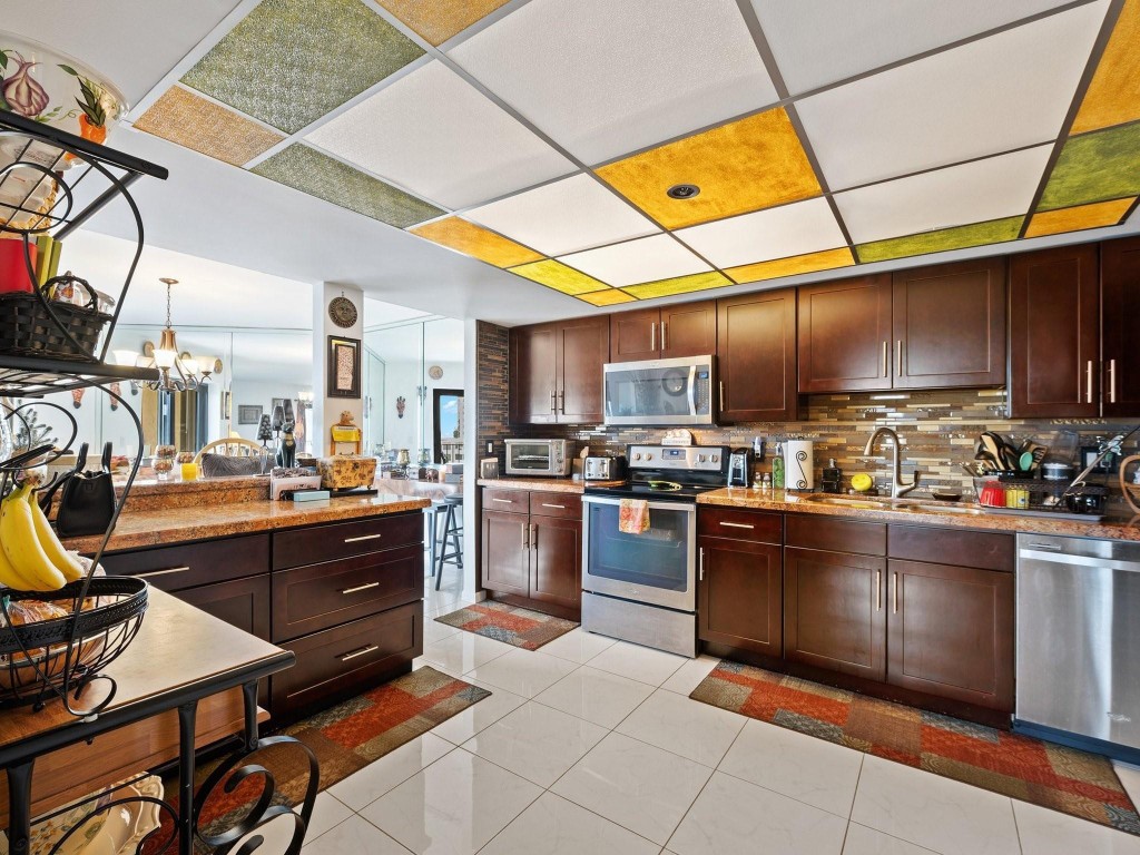 501 N Riverside Drive 601