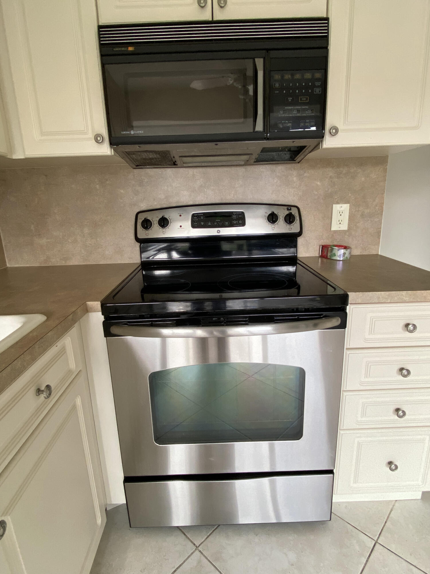 COACH HOUSES OF TOWN PLACE CONDO - Residential