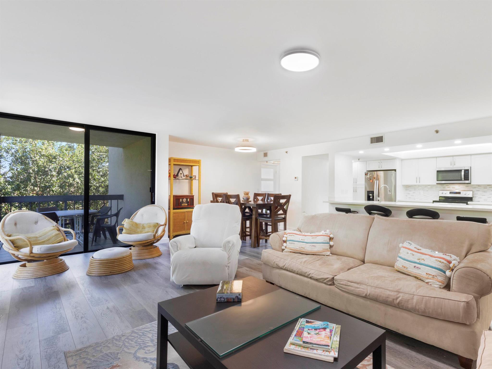 LAVERS RESORT & RACQUET C - Residential Lease