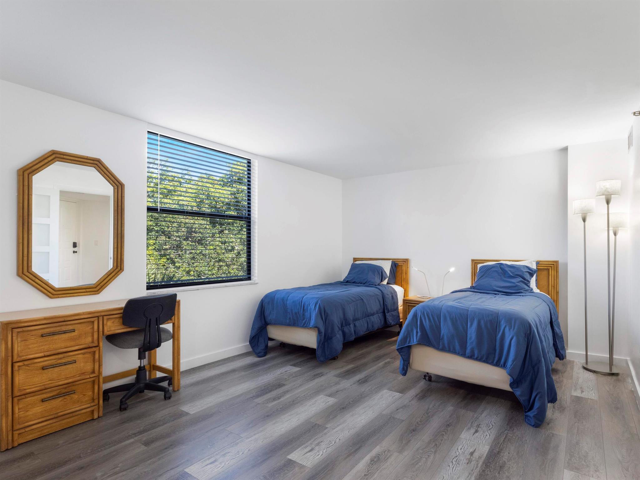 LAVERS RESORT & RACQUET C - Residential Lease