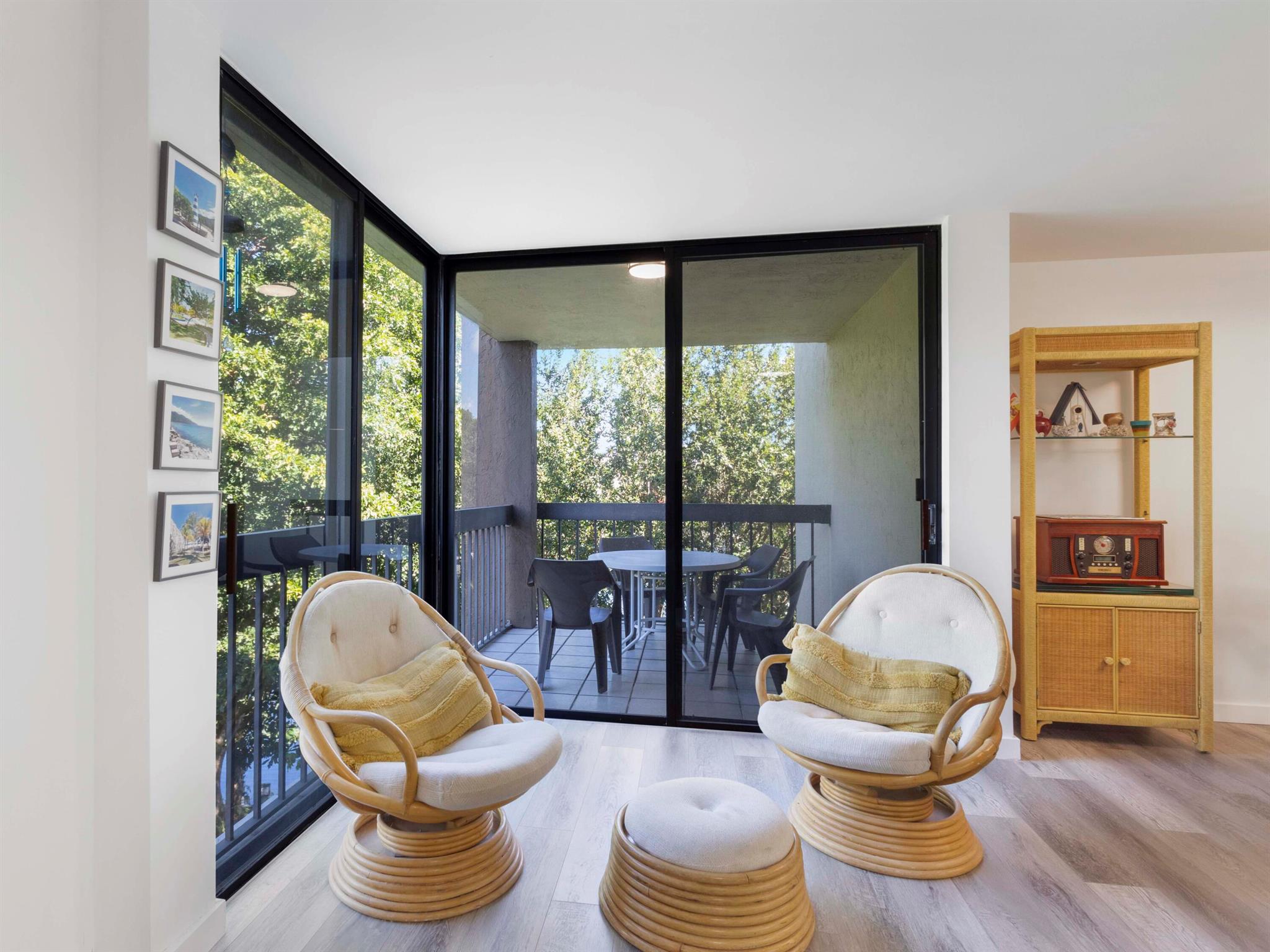 LAVERS RESORT & RACQUET C - Residential Lease