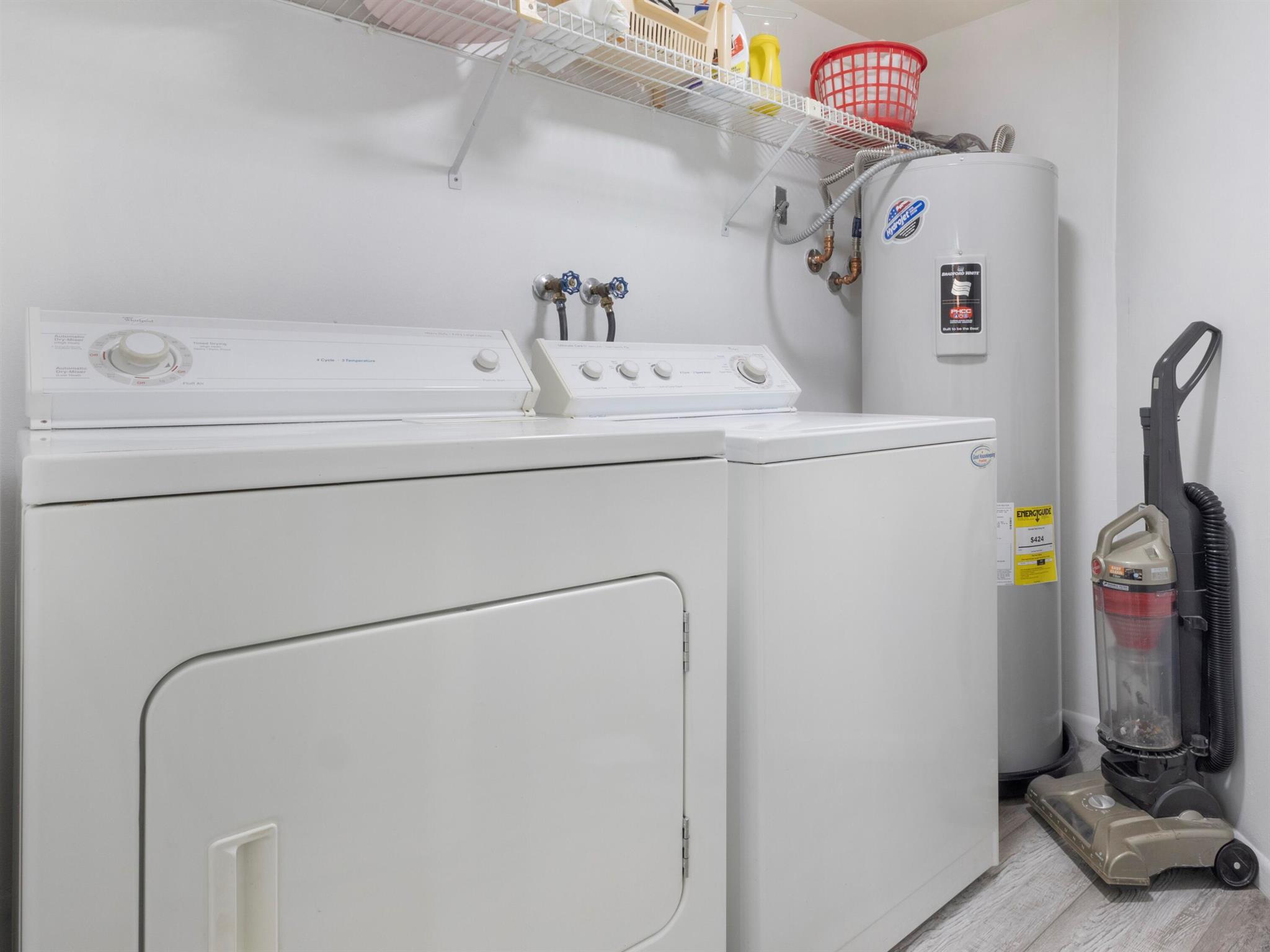 LAVERS RESORT & RACQUET C - Residential Lease