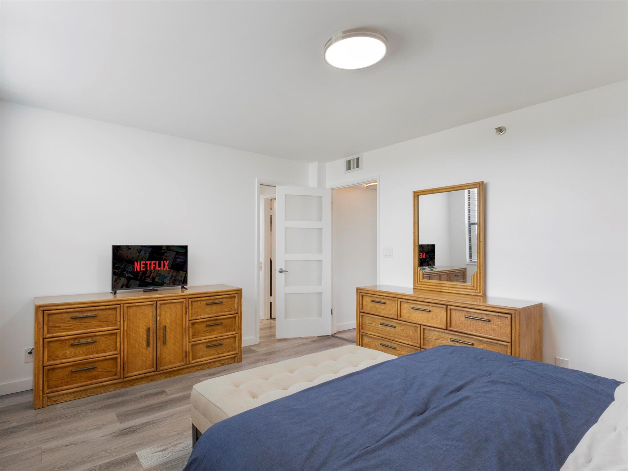 LAVERS RESORT & RACQUET C - Residential Lease