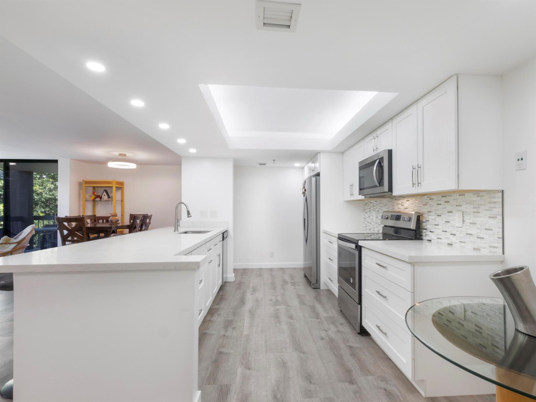 LAVERS RESORT & RACQUET C - Residential Lease