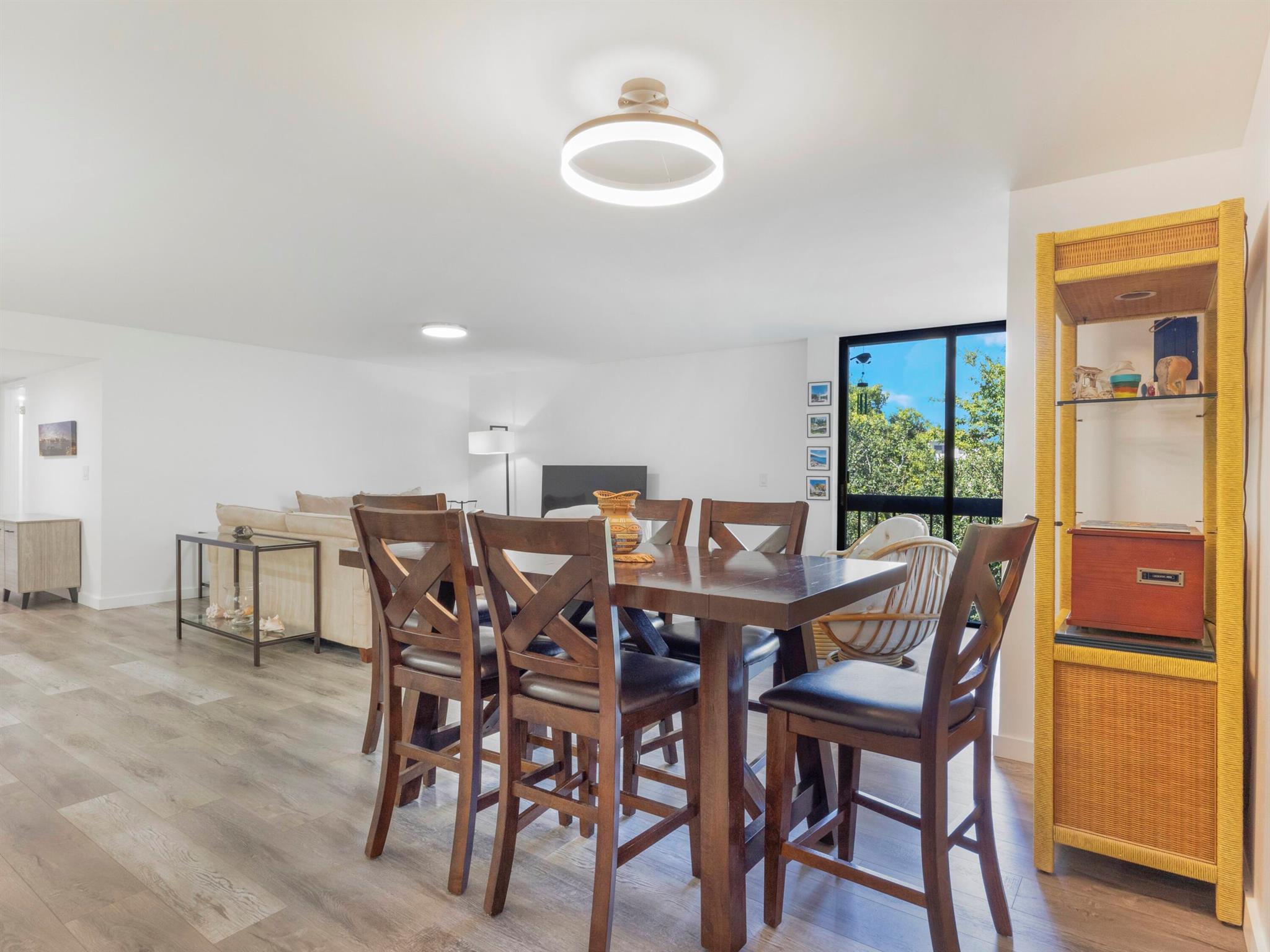 LAVERS RESORT & RACQUET C - Residential Lease