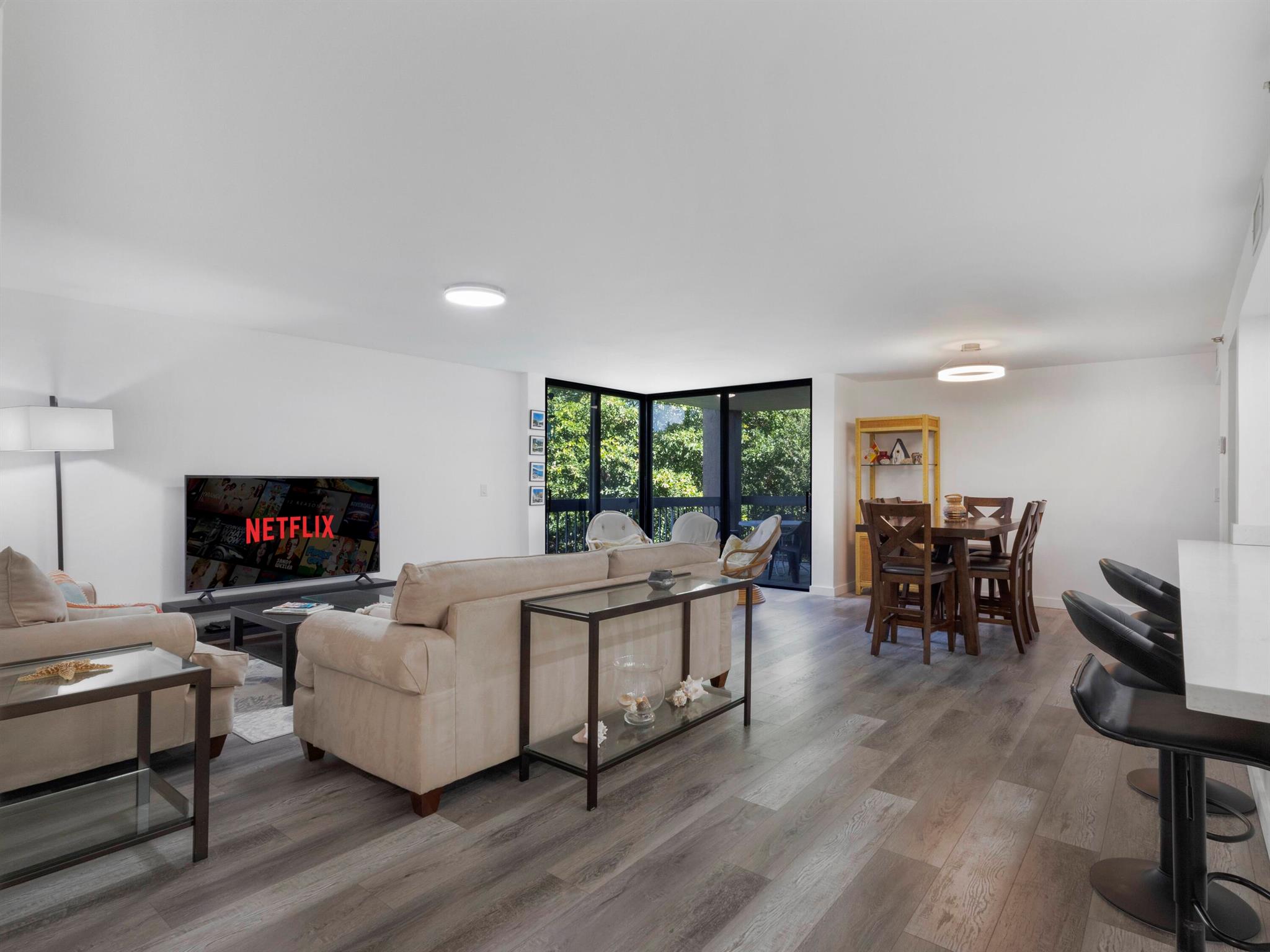 LAVERS RESORT & RACQUET C - Residential Lease