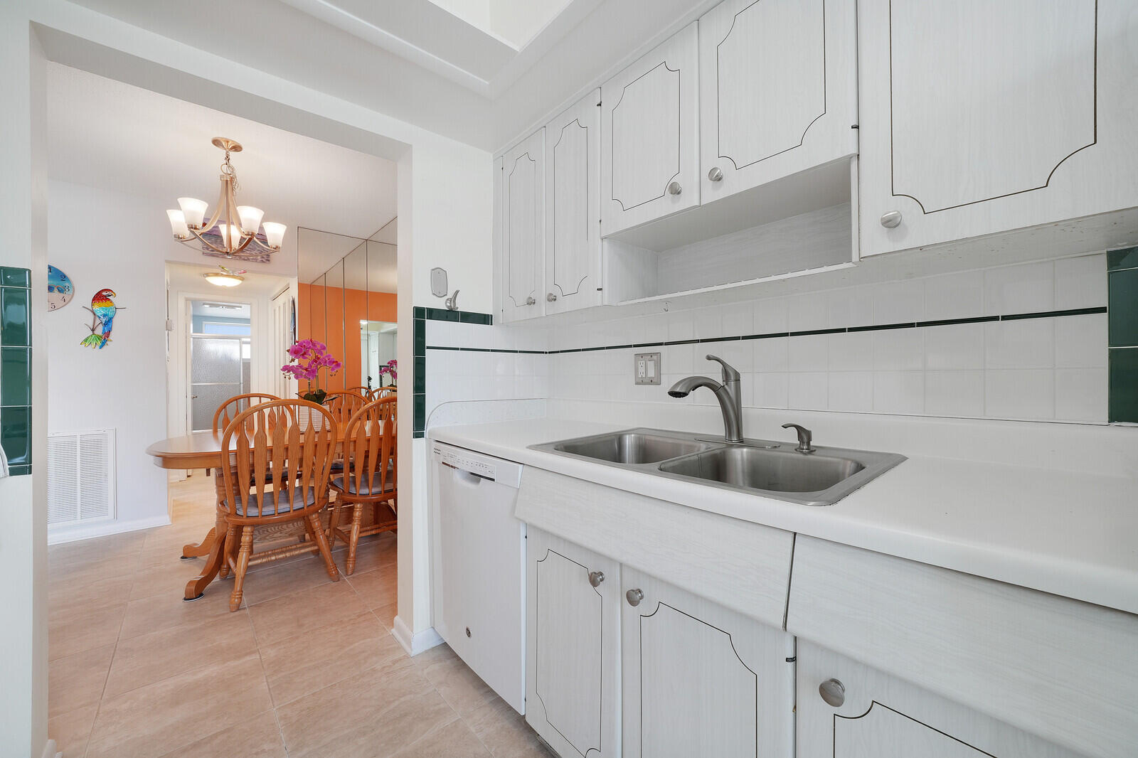 YACHT HARBOUR LANDINGS CONDO - Residential