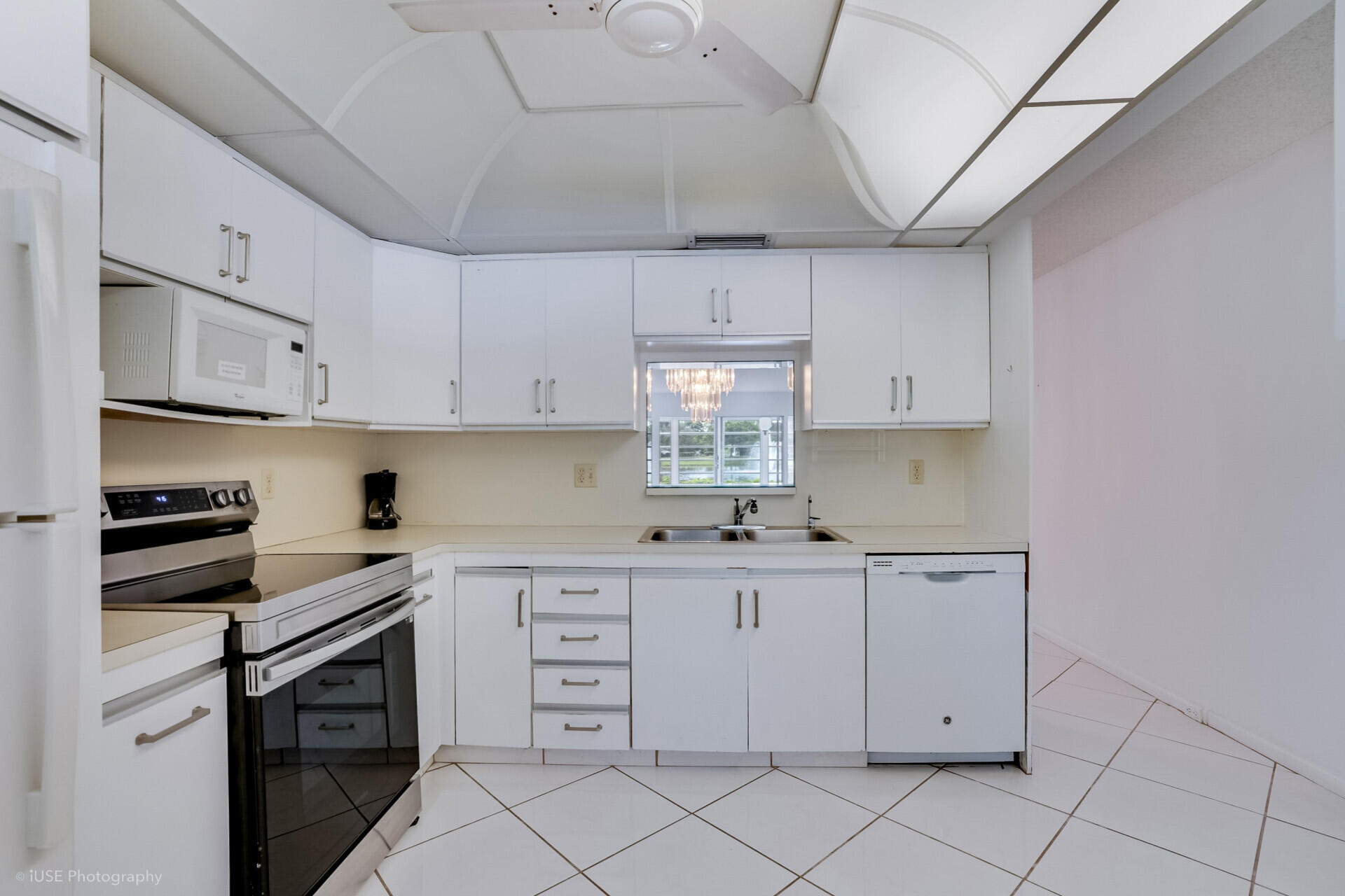 LUCAYA VILLAGE 1-E CONDO - Residential