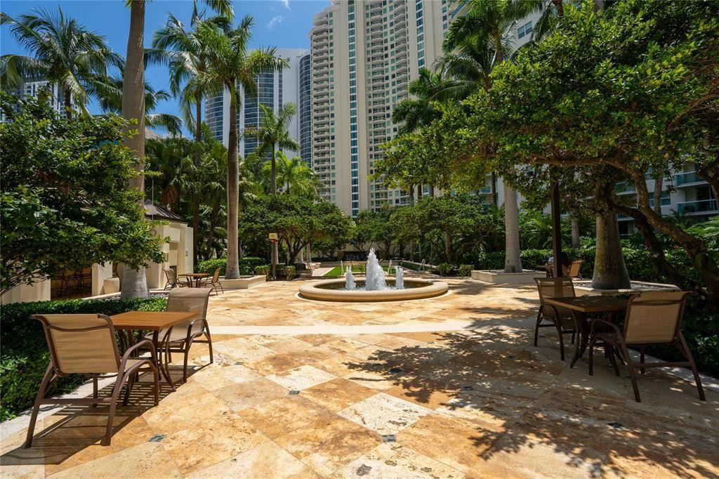 347 N New River 2605